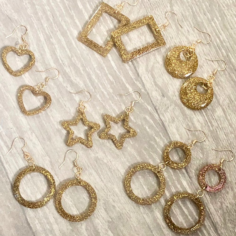 Gold glitter resin earrings